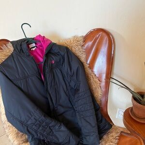 Women’s s/m Under Armour Black coat with Pink lining